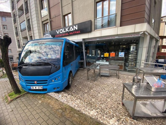 Camiden Çıkıp Dükkanına Geldi, Gördüğü Manzarayla Hayrete Düştü