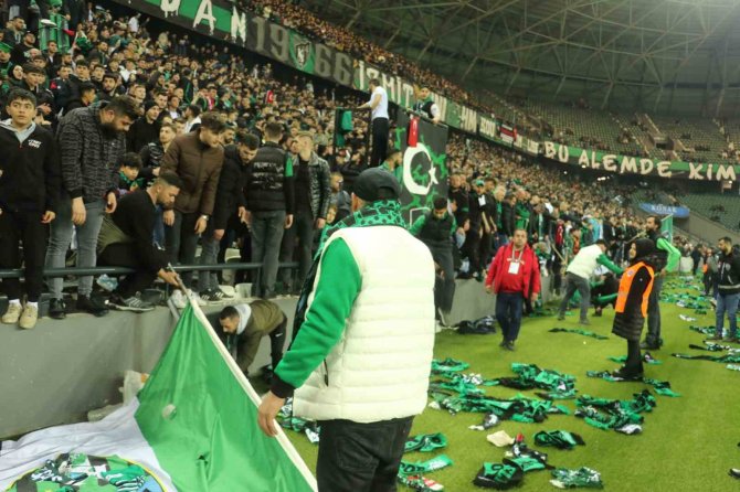 Deprem Saatine Denk Gelen Dakikada Atkılar Sahaya Atıldı