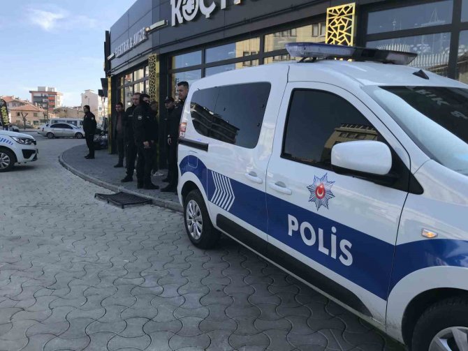 Boşandığı Eşini Çocuklarını Göremediği İçin Rehin Aldı