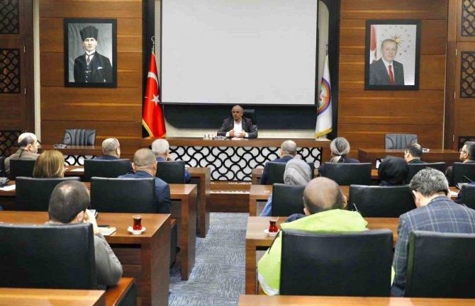 Başkan Söğüt: "Kamudaki Riskli Binaları Boşaltacağız"