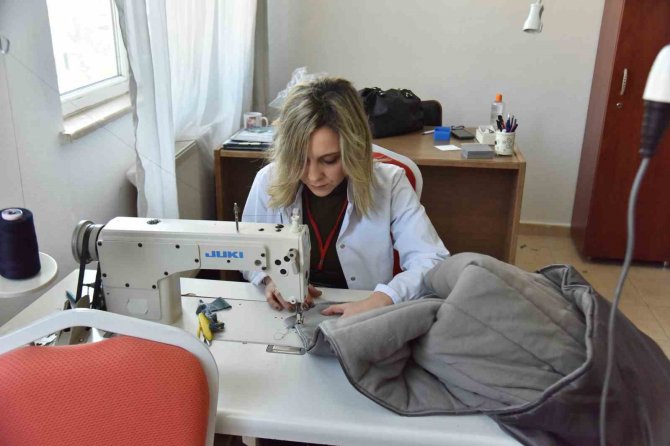 Kumaşlar Belediyeden, Tulumları Üretmek Bayanlardan