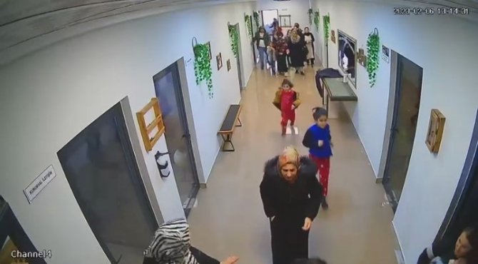 İ̇kinci Depreme Anaokulunda Yakalandılar, Korku Anları Kameraya Yansıdı