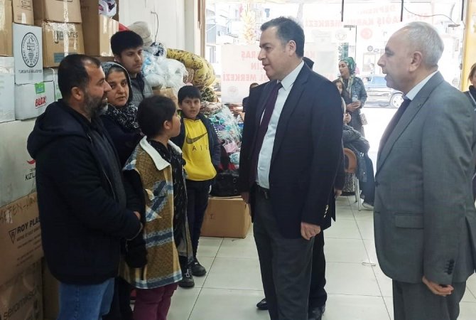 Turgutlu’da Depremzedeler İçin ‘Sosyal Market’ Açıldı