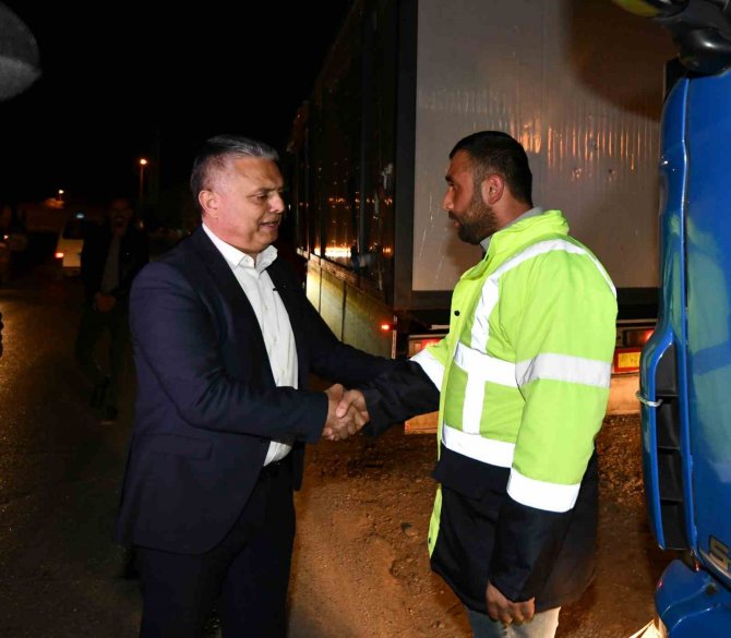 Muratpaşa’dan Deprem Bölgesin 200 Çadır Ve 18 Konteyner