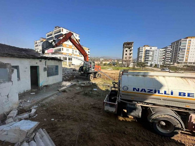 Nazilli Belediyesi, Yeni Açılacak Yollar İçin Engelleri Kaldırıyor