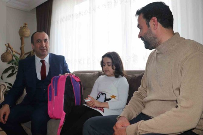 Şehit Abisinin Aldığı Boyama Takımı Ve Oyuncakları Deprem Bölgesine Gönderdi