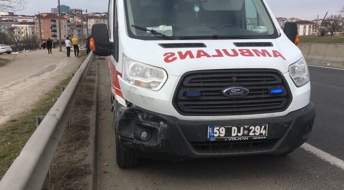 Tekirdağ’da Ambulans İle Otomobil Çarpıştı: 2 Yaralı
