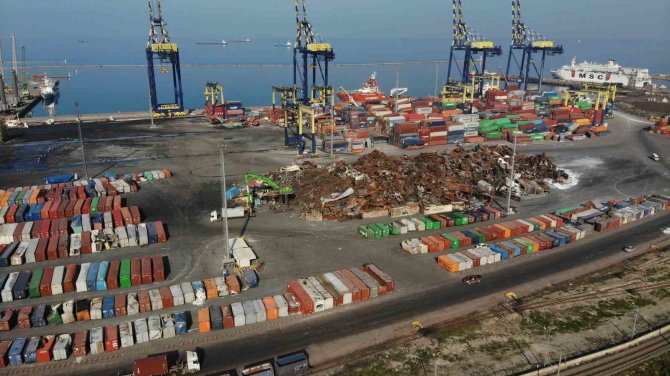 Yangının Ardından İ̇skenderun Limanı’ndaki Ayrıştırma Çalışmaları Havadan Görüntülendi