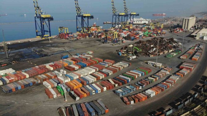 Yangının Ardından İ̇skenderun Limanı’ndaki Ayrıştırma Çalışmaları Havadan Görüntülendi