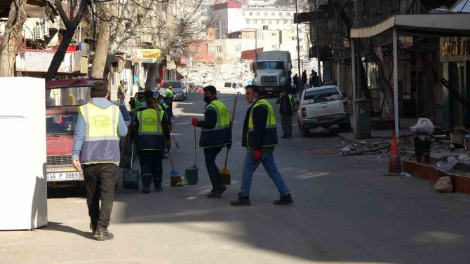 Kahramanmaraş’ta Enkazlardan Sonra Sokaklar Da Temizleniyor