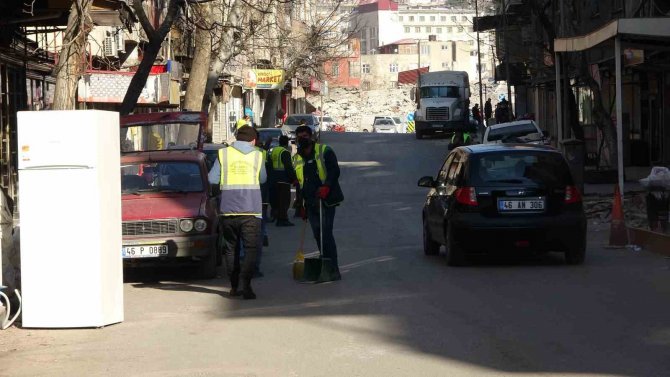 Kahramanmaraş’ta Enkazlardan Sonra Sokaklar Da Temizleniyor