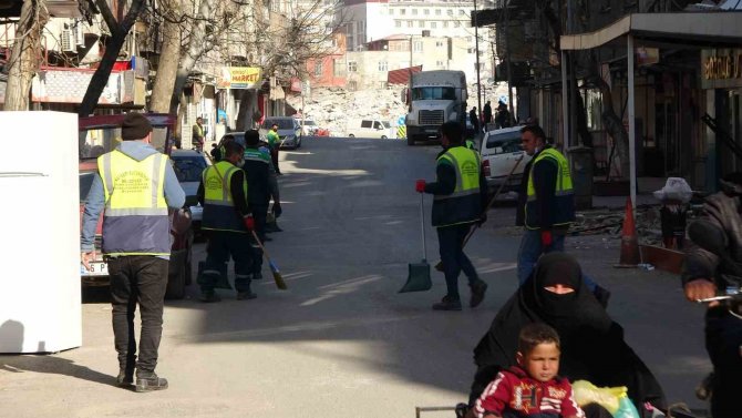 Kahramanmaraş’ta Enkazlardan Sonra Sokaklar Da Temizleniyor