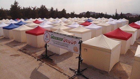 Ürgüp Belediyesi Hatay’da Çadır Kent Kurdu