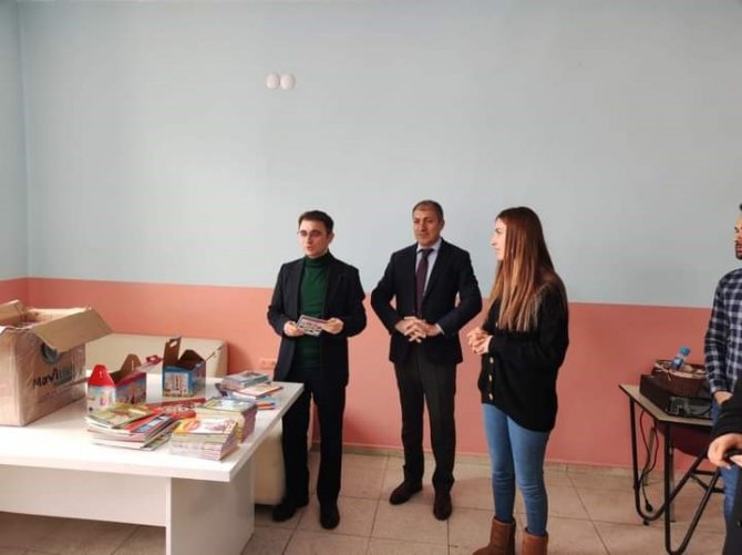 Özalp Belediyesinden Öğrencilere 10 Bin Adet Kitap Dağıtıldı
