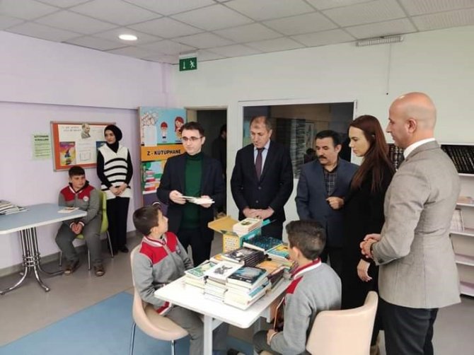 Özalp Belediyesinden Öğrencilere 10 Bin Adet Kitap Dağıtıldı