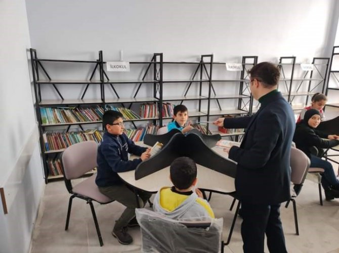 Özalp Belediyesinden Öğrencilere 10 Bin Adet Kitap Dağıtıldı