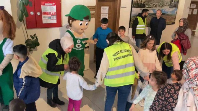 Depremzede Çocuklar Gönüllü Oyun Arkadaşlarıyla Moral Buluyor