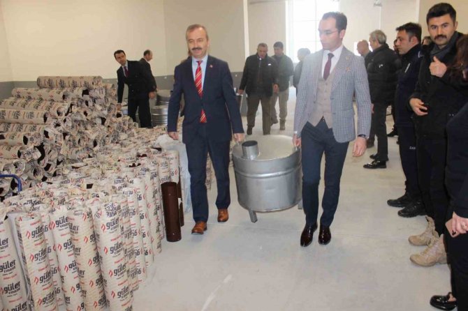 Depremzedeler İçin Soba Ve Yakacak Gönderildi