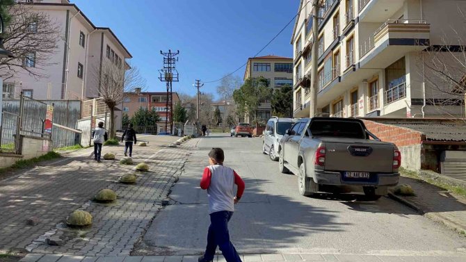 Tek Yönlü Ters Şeride Giren Sürücüler Kazaya Davetiye Çıkardı