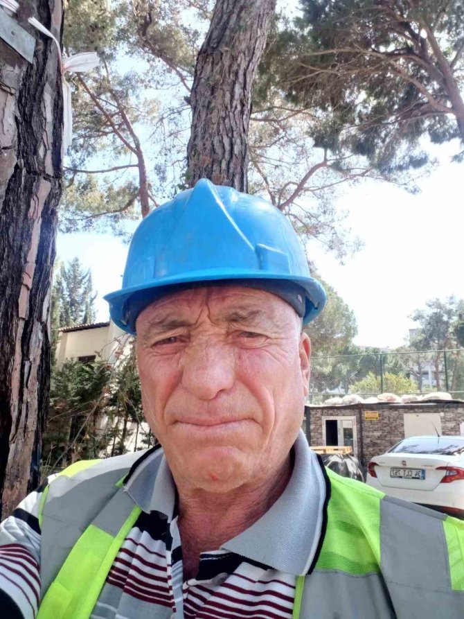 Öldürüp Gömdüğü Şahsın Cep Telefonunu Eşine Hediye Etti