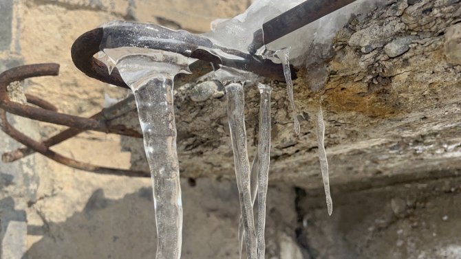 Ağrı Dondu, Camlar Buz Tuttu