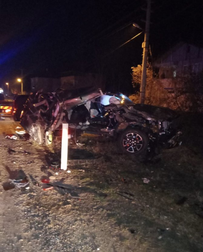 Alkollü Sürücü Hurdaya Dönen Otomobilden Yaralı Olarak Kurtarıldı