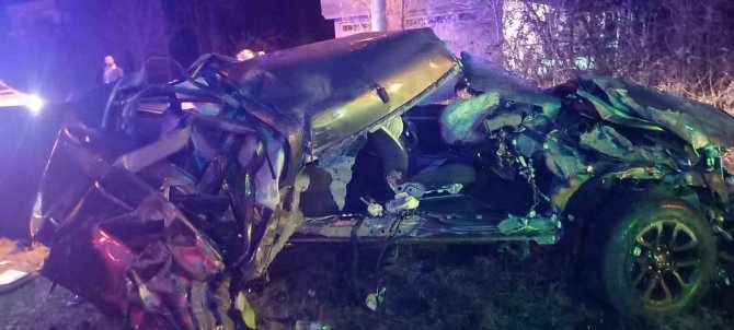 Alkollü Sürücü Hurdaya Dönen Otomobilden Yaralı Olarak Kurtarıldı