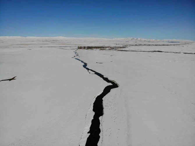 Kars Çayı Menderesleri Görsel Şölen Sunuyor