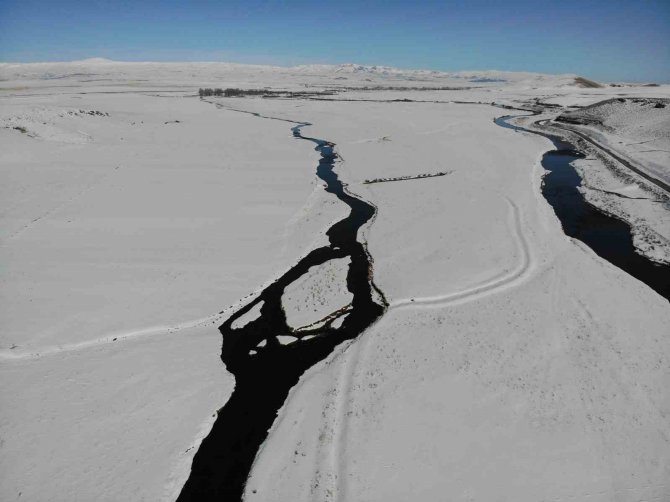 Kars Çayı Menderesleri Görsel Şölen Sunuyor