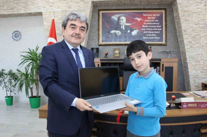 "Allah Bana Daha Çok Verir" Demişti: Minik Özcan’ın Bilgisayarı Milli Eğitim Bakanlığından