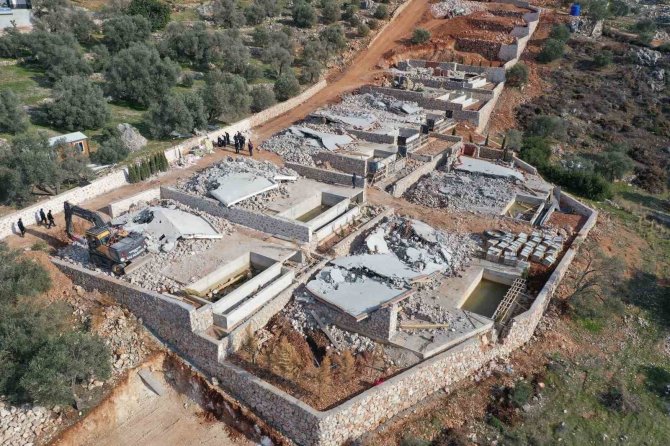 Kaş’ta 7 Kaçak Yapı Yıkıldı