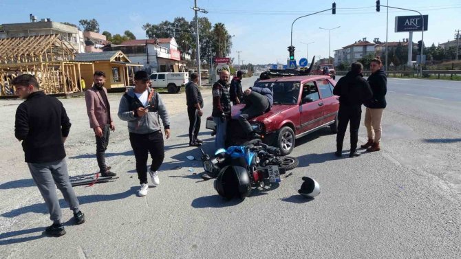 Kazada Otomobil Üzerine Düşen Yaralının Hali Görenleri Hayrete Düşürdü