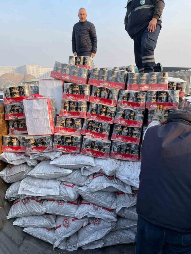 Afetzedeleri Isıtacak Yardım Kamyonu Yola Çıktı