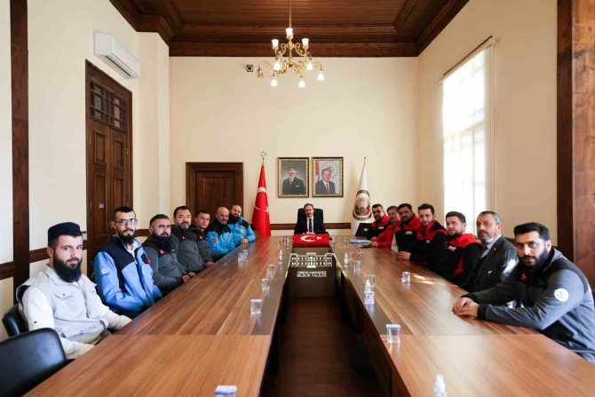 Vali Kızılkaya Arama Kurtarma Ekipleri Temsilcileriyle Bir Araya Geldi