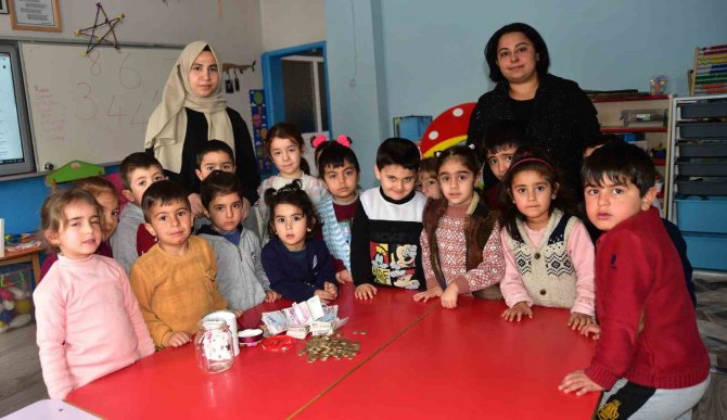 Ana Sınıfı Öğrencileri Pizza Ve Gezi Paralarını Depremzede Çocuklara Bağışladı