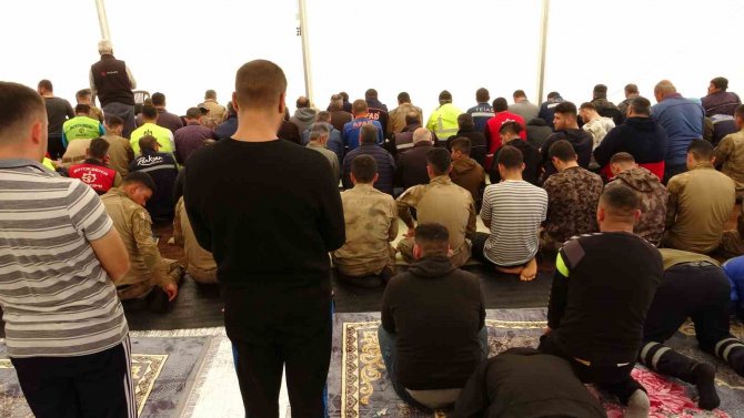 Çadırkentlerde Cuma Namazı, Kurulan Alanlarda Kılındı