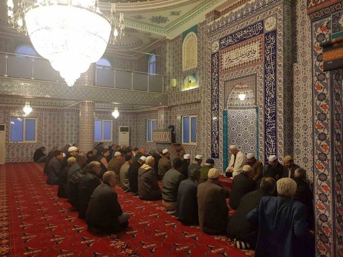 Gazipaşa’da Sabah Namazında Depremzedeler İçin Kur’an-ı Kerim Okundu