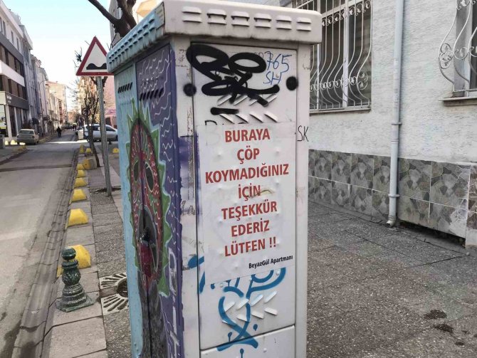 Uyarı Yazısı Bile Kaldırıma Çöp Atılmasına Engel Olamadı