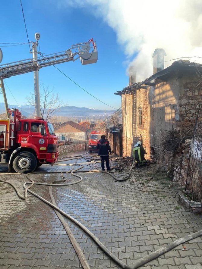 Boş Ev Alev Alev Yandı