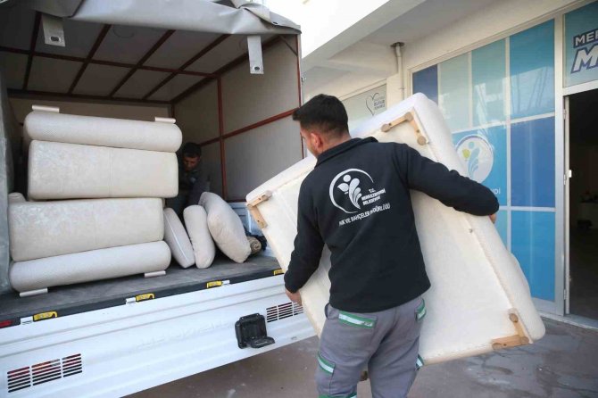 Merkezefendi’de Depremzedelere Mobilya Ve Beyaz Eşya Desteği Verildi