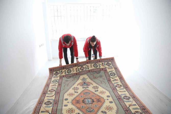 Merkezefendi’de Depremzedelere Mobilya Ve Beyaz Eşya Desteği Verildi