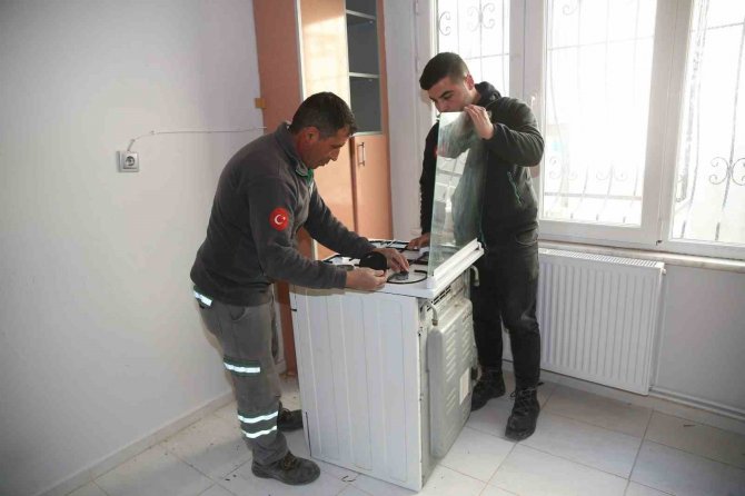 Merkezefendi’de Depremzedelere Mobilya Ve Beyaz Eşya Desteği Verildi