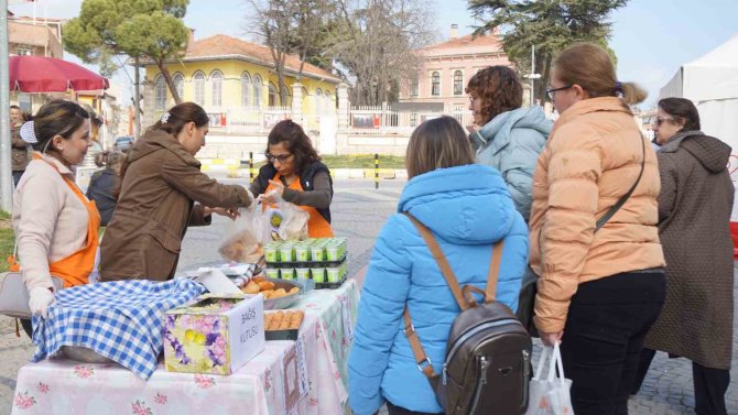 Sattıkları Lokmaların Geliriyle Depremzede Aileye Konteyner Alacaklar