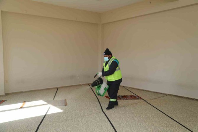 Elazığ’da Depremzedelerin Konakladığı Alanlar Dezenfekte Edildi