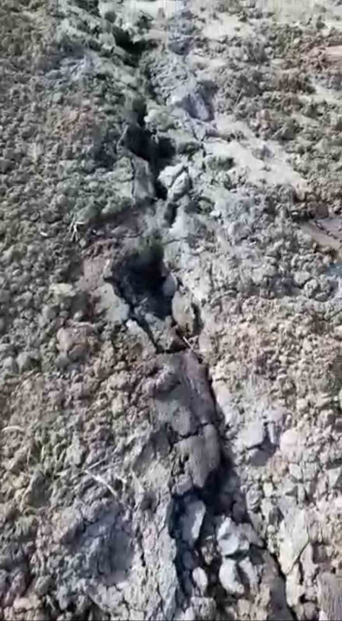 Elazığ’ı Tedirgin Eden Görüntü: Zemin Sıvılaşması Palu’da Da Görüldü