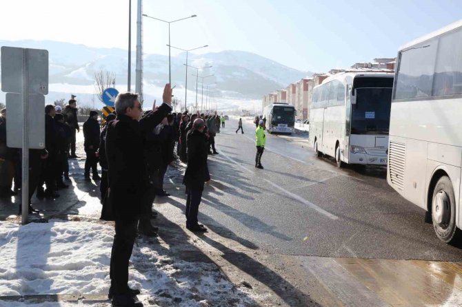 300 Polis Dualarla Yardım İçin Deprem Bölgesine Gönderildi