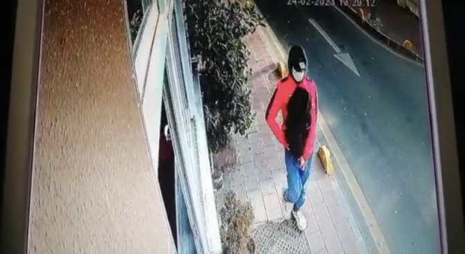 Fatih’te Madde Müptelâsı Adam Pompalı Tüfekle Dehşet Saçtı:1 Yaralı