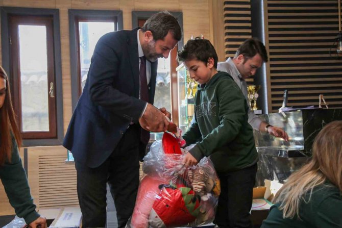 Gürsulu Çocuklardan Afet Bölgesine Oyuncak