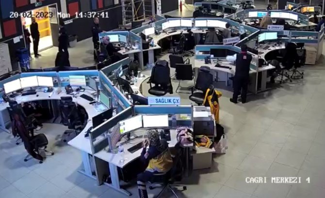 Deprem Anı Kamerada: Sağlıkçılar O Anlarda Görevine Devam Etti
