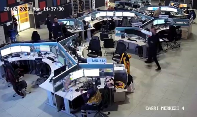 Deprem Anı Kamerada: Sağlıkçılar O Anlarda Görevine Devam Etti